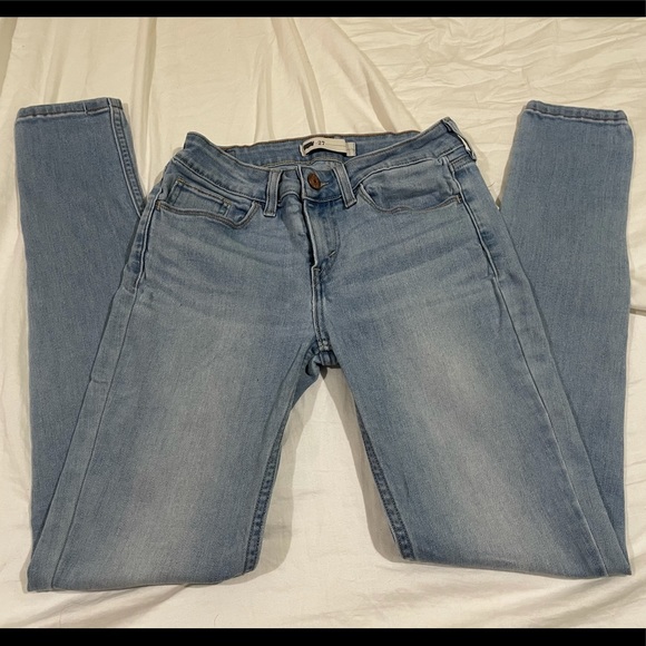 EUC Levi’s Denim Jeans - Picture 2 of 4